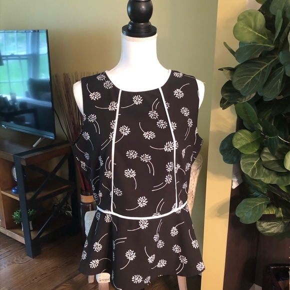 Banana Republic Tops - Banana Republic Black & white Peplum Top size 12